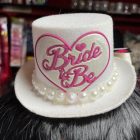 VÉGKIÁRUSÍTÁS Bride to Be Leánybúcsú fejdísz - mini fehér kalap
